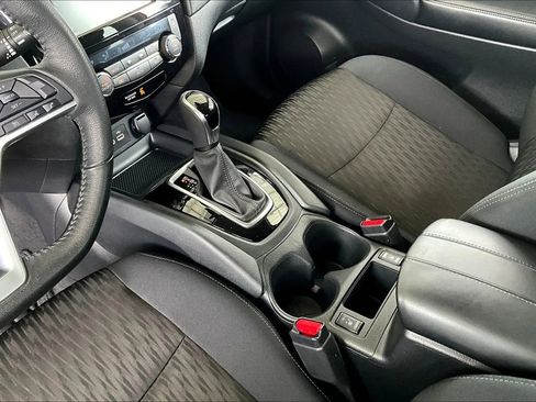 Used 2019 Nissan Rogue SV AWD/4WD image 15