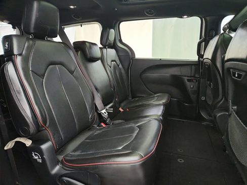 Used 2020 Chrysler Pacifica Limited FWD image 35