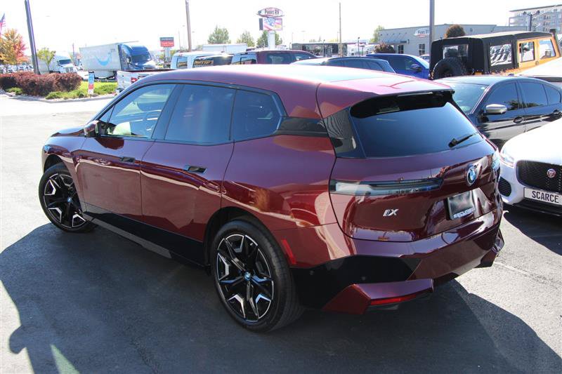 Used 2024 BMW iX xDrive50 w/ Premium Package AWD/4WD image 8