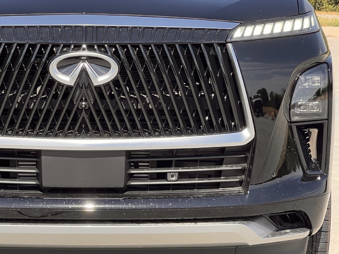 New 2027 INFINITI QX80 Luxe RWD image 8