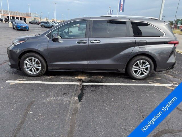 Used 2025 Toyota Sienna Limited AWD/4WD image 3
