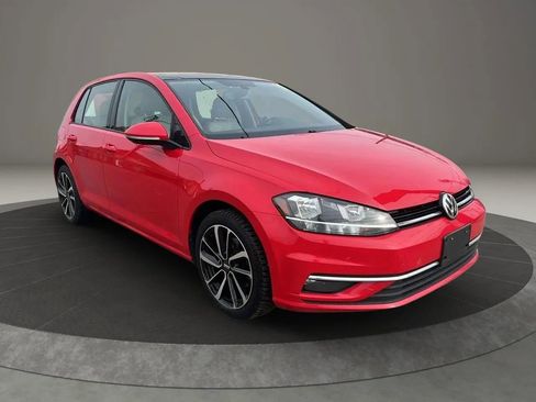 Used 2019 Volkswagen Golf SE image 3