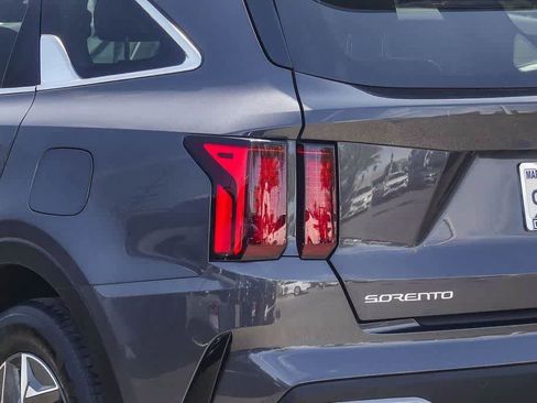 Certified 2024 Kia Sorento EX image 7