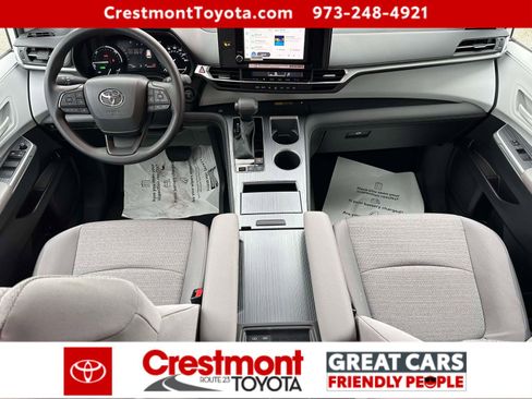 Used 2025 Toyota Sienna LE image 10
