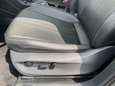 Used 2023 Volkswagen Tiguan SE AWD/4WD image 24