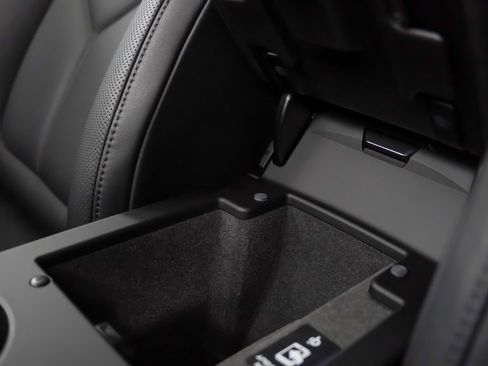 Certified 2025 Porsche Macan image 35