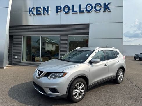 Used 2016 Nissan Rogue SV FWD image 2