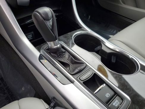 Used 2020 Acura TLX image 33
