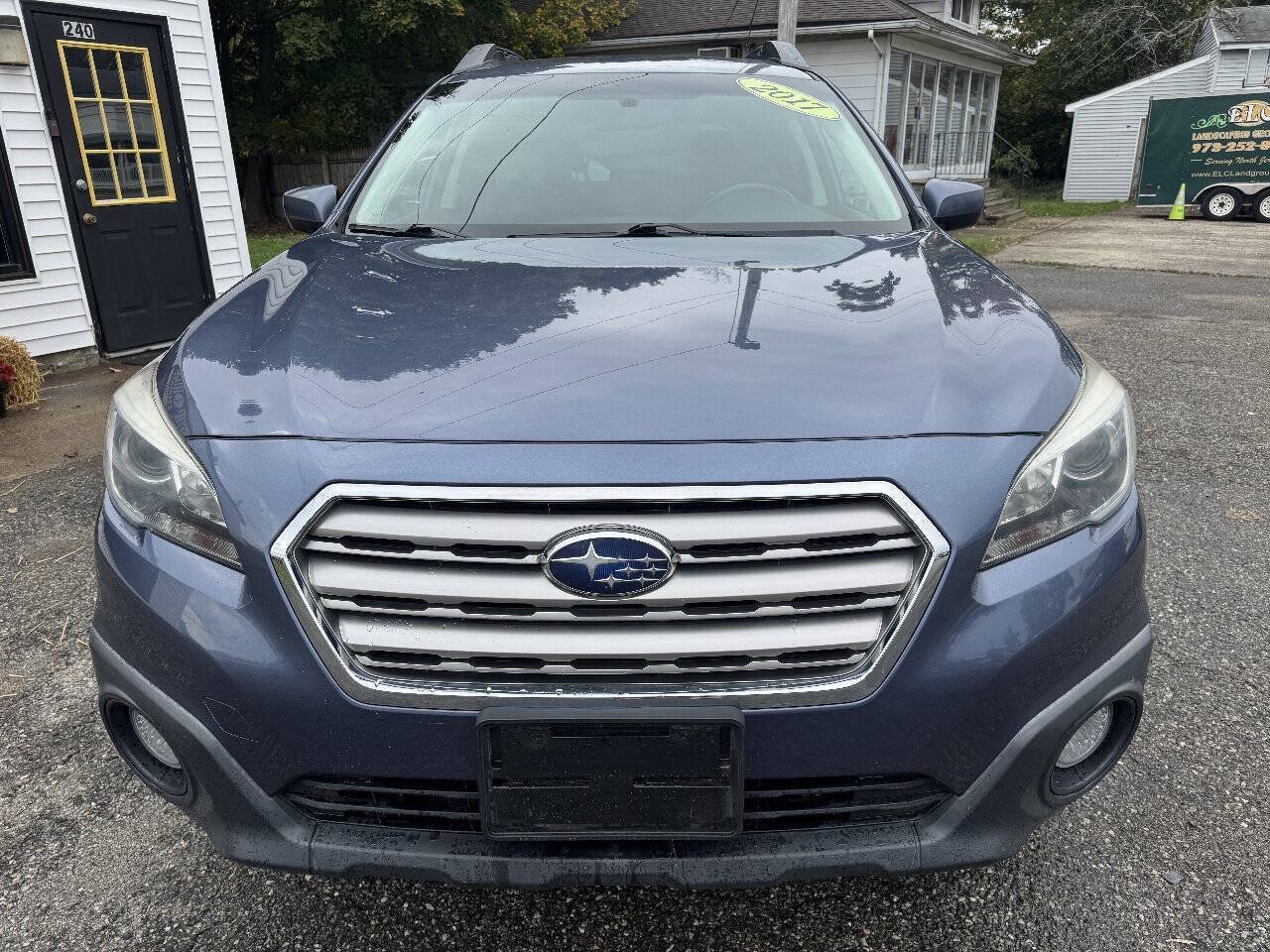Used 2017 Subaru Outback 2.5i Premium AWD/4WD image 2