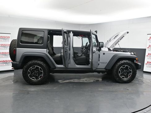 Used 2016 Jeep Wrangler Unlimited Rubicon image 40