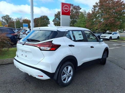 New 2025 Nissan Kicks Play S image 3