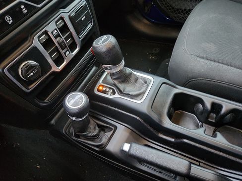 Used 2018 Jeep Wrangler Unlimited Sport S AWD/4WD image 20