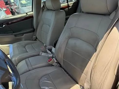 Used 2005 Cadillac De Ville w/ Equipment Group FWD image 6