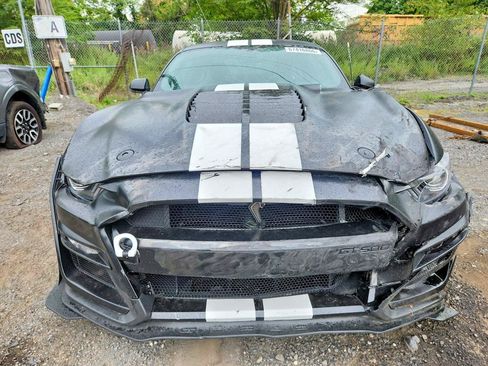 Used 2020 Ford Mustang Shelby GT500 w/ Carbon Fiber Track Pack RWD image 2