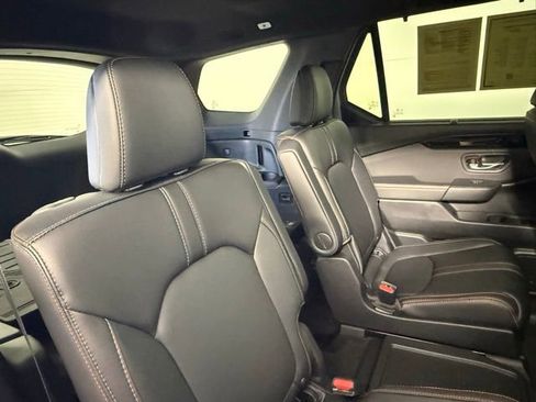 Used 2025 Honda Pilot TrailSport image 45