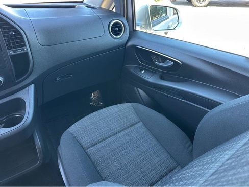Used 2016 Mercedes-Benz Metris Passenger image 18