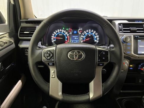 Certified 2017 Toyota 4Runner SR5 AWD/4WD image 19