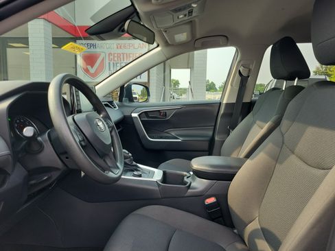 Used 2022 Toyota RAV4 LE AWD/4WD image 15