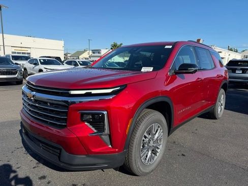 New 2026 Chevrolet Traverse LT w/ Driver Confidence Package FWD image 3