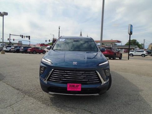 Certified 2025 Buick Enclave Preferred AWD/4WD image 2
