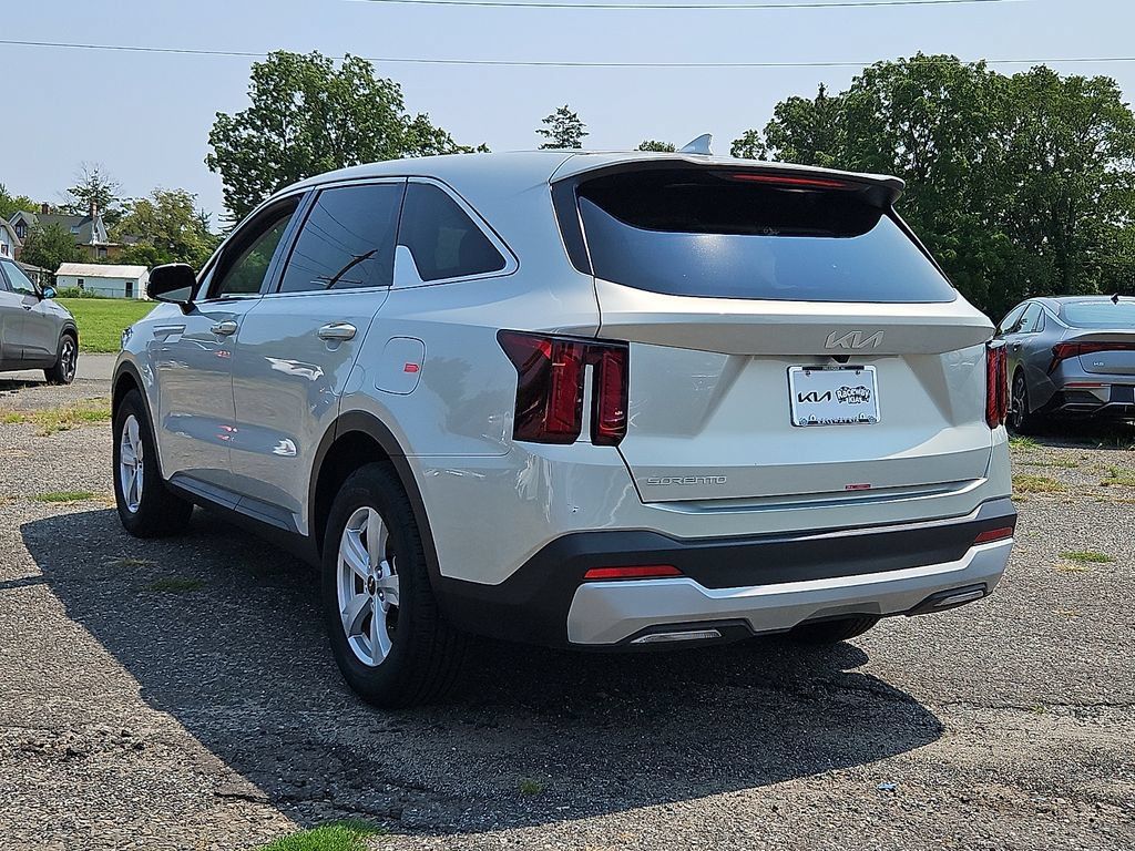 Certified 2026 Kia Sorento LX FWD image 5