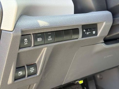 Used 2024 Toyota Sienna XLE w/ XLE Plus Package FWD image 21