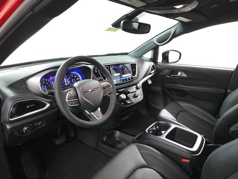 New 2026 Chrysler Pacifica Select image 13