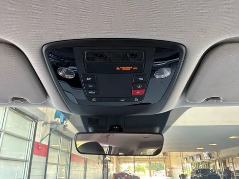 Used 2026 Kia Carnival FWD image 16