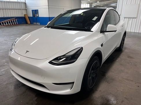 Used 2024 Tesla Model Y Long Range AWD/4WD image 7