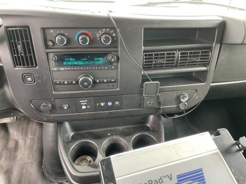 Used 2021 Chevrolet Express 2500 RWD image 17