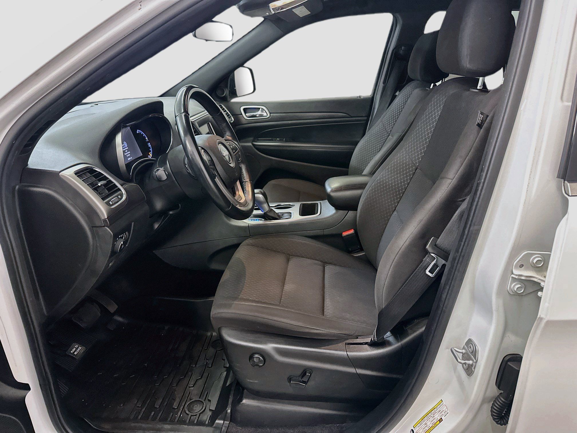 Used 2018 Jeep Grand Cherokee Laredo AWD/4WD image 13