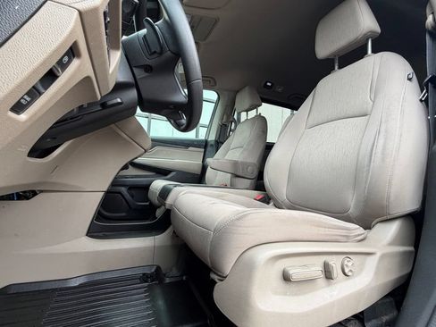 Used 2018 Honda Odyssey EX image 6