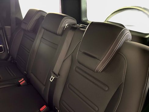 Used 2025 Mercedes-Benz G 550 image 32