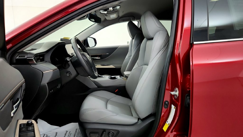 Certified 2024 Toyota Venza XLE AWD/4WD image 36