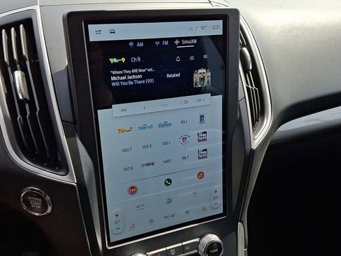 Used 2024 Ford Edge SEL AWD/4WD image 3