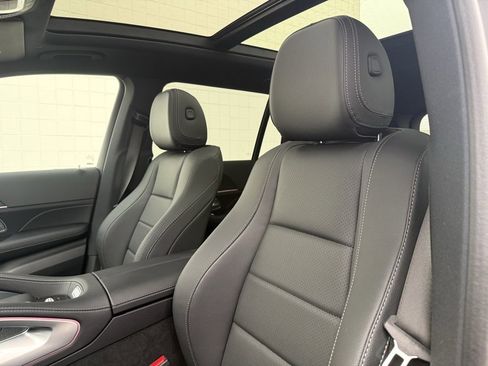 Used 2025 Mercedes-Benz GLS 450 4MATIC image 5