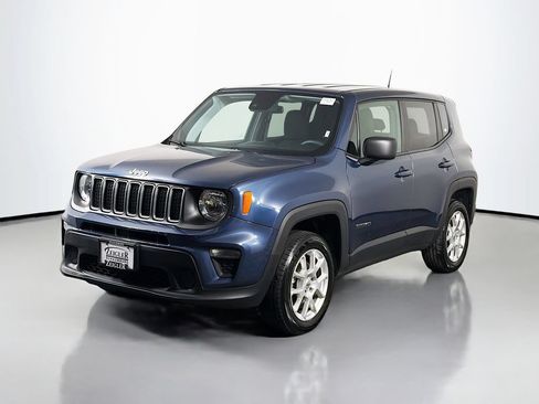 Used 2023 Jeep Renegade Latitude AWD/4WD image 3