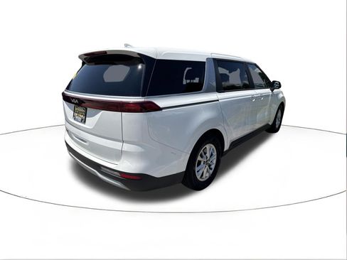 Used 2022 Kia Carnival LX FWD image 2