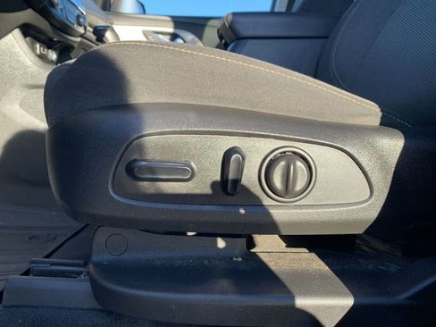 Used 2020 Chevrolet Traverse LT image 14