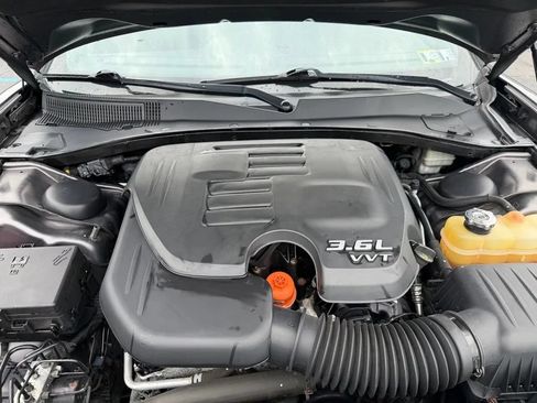 Used 2013 Dodge Charger SE RWD image 11
