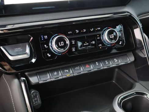 Used 2024 GMC Sierra 2500 AT4X image 18