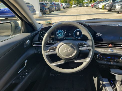 Used 2024 Hyundai Elantra SEL FWD image 15