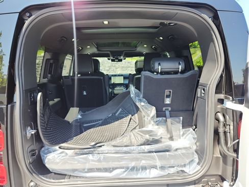 Used 2025 Land Rover Defender 130 S image 13