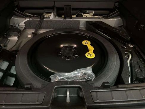 Used 2025 Volvo XC40 B5 Core image 95