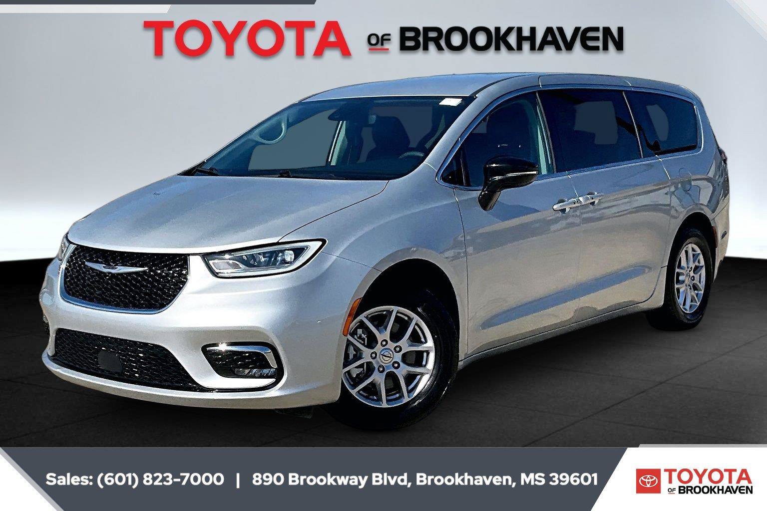 Used 2024 Chrysler Pacifica Touring-L FWD image 10
