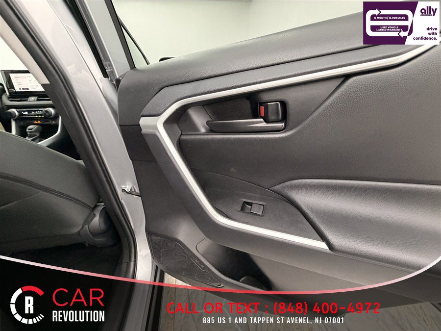 Used 2025 Toyota RAV4 LE AWD/4WD image 38