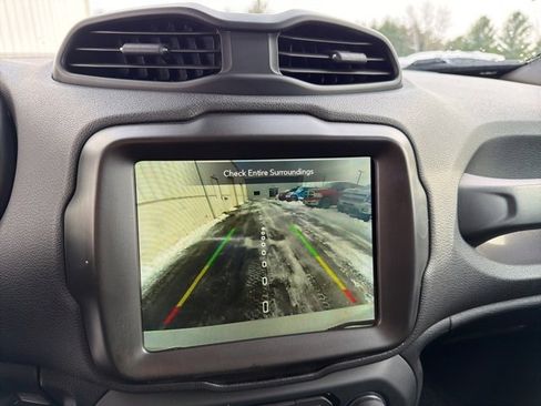 Used 2023 Jeep Renegade Latitude image 18