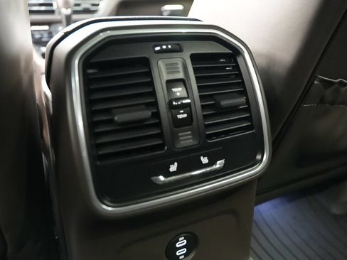 Used 2023 Porsche Macan AWD/4WD image 19