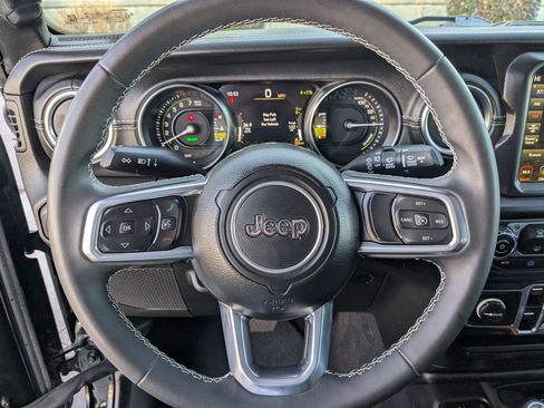 Used 2023 Jeep Wrangler Sahara image 15