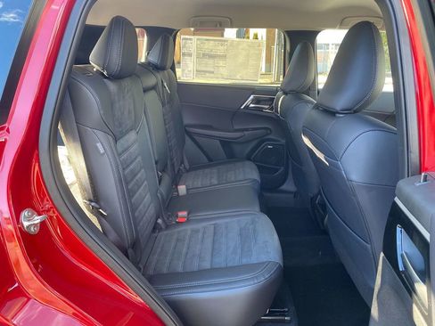 New 2025 Mitsubishi Outlander SE image 26